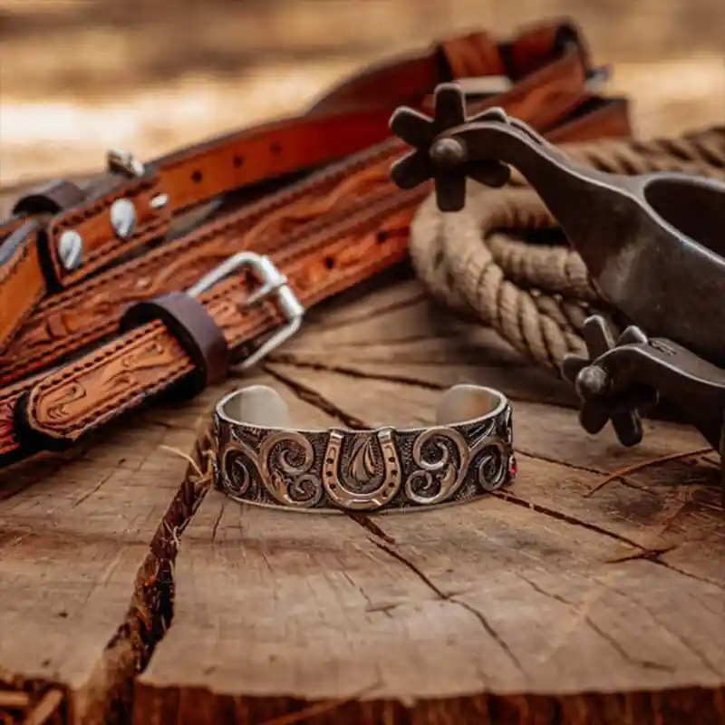 Horseshoe western cuff bracelt on a silver antiqued base